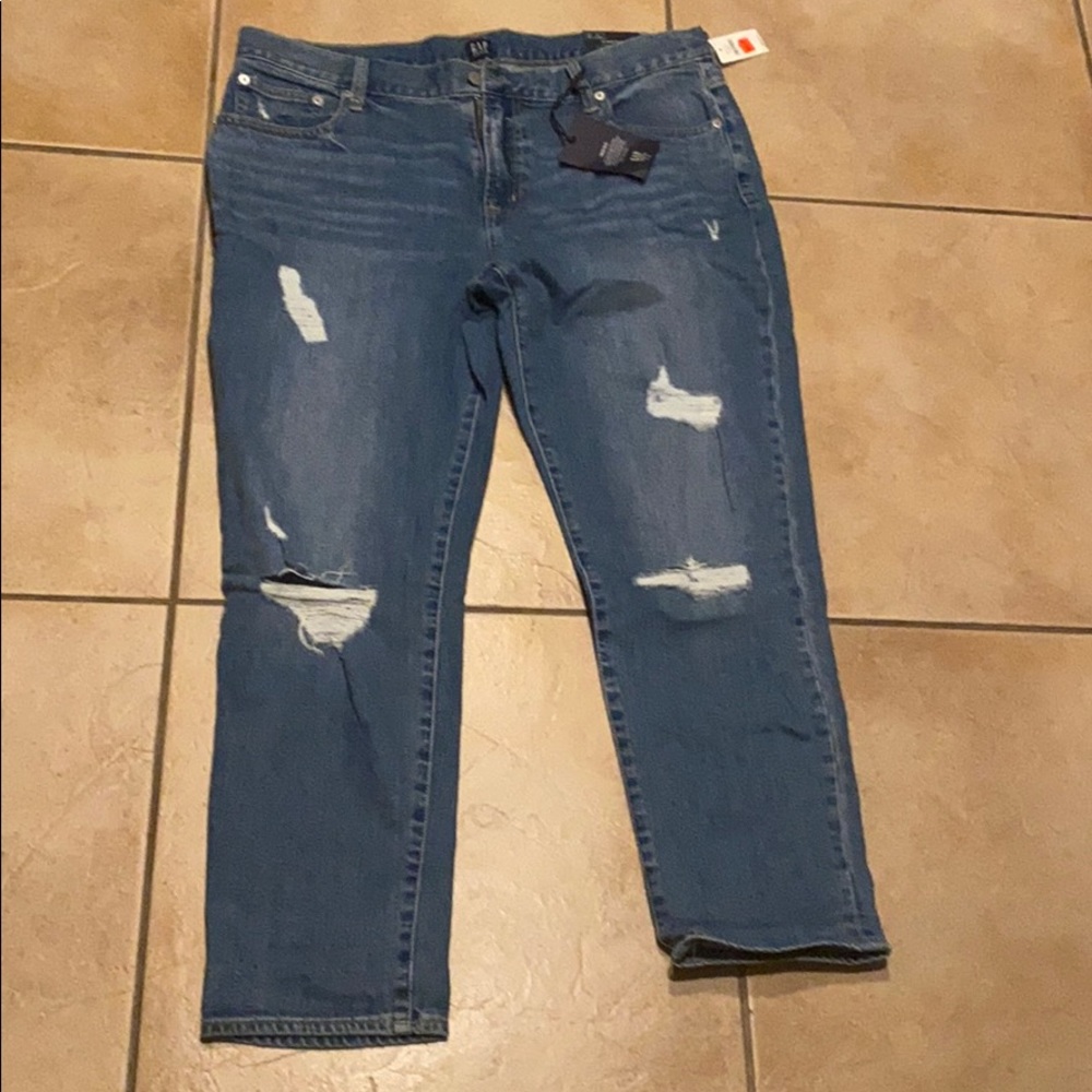 Brand new GAP stretch girlfriend jeans.